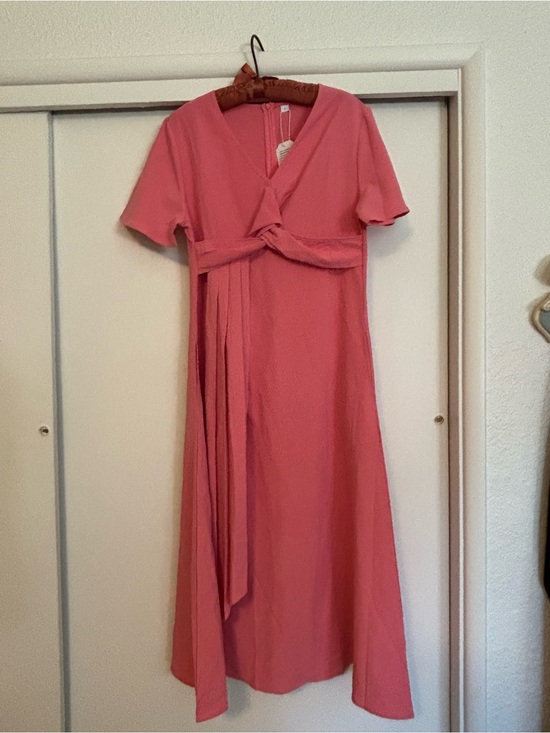 Dresses & Skirts - Women's Pink Knot-Front Midi Dress